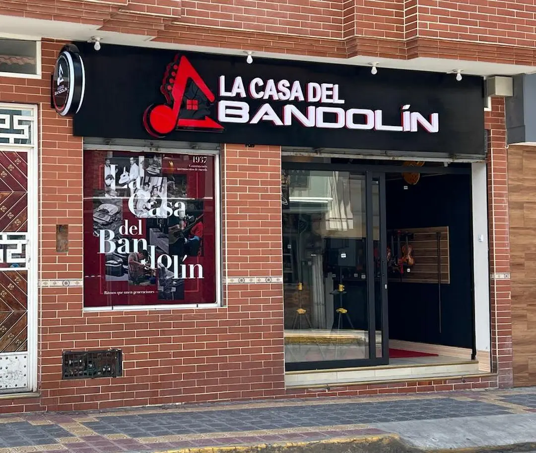 La-Casa-del-Bandolín-nuevo-local